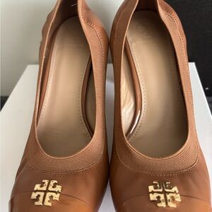 Tory Burch Tan Leather Logo Pumps with Gold Emblem